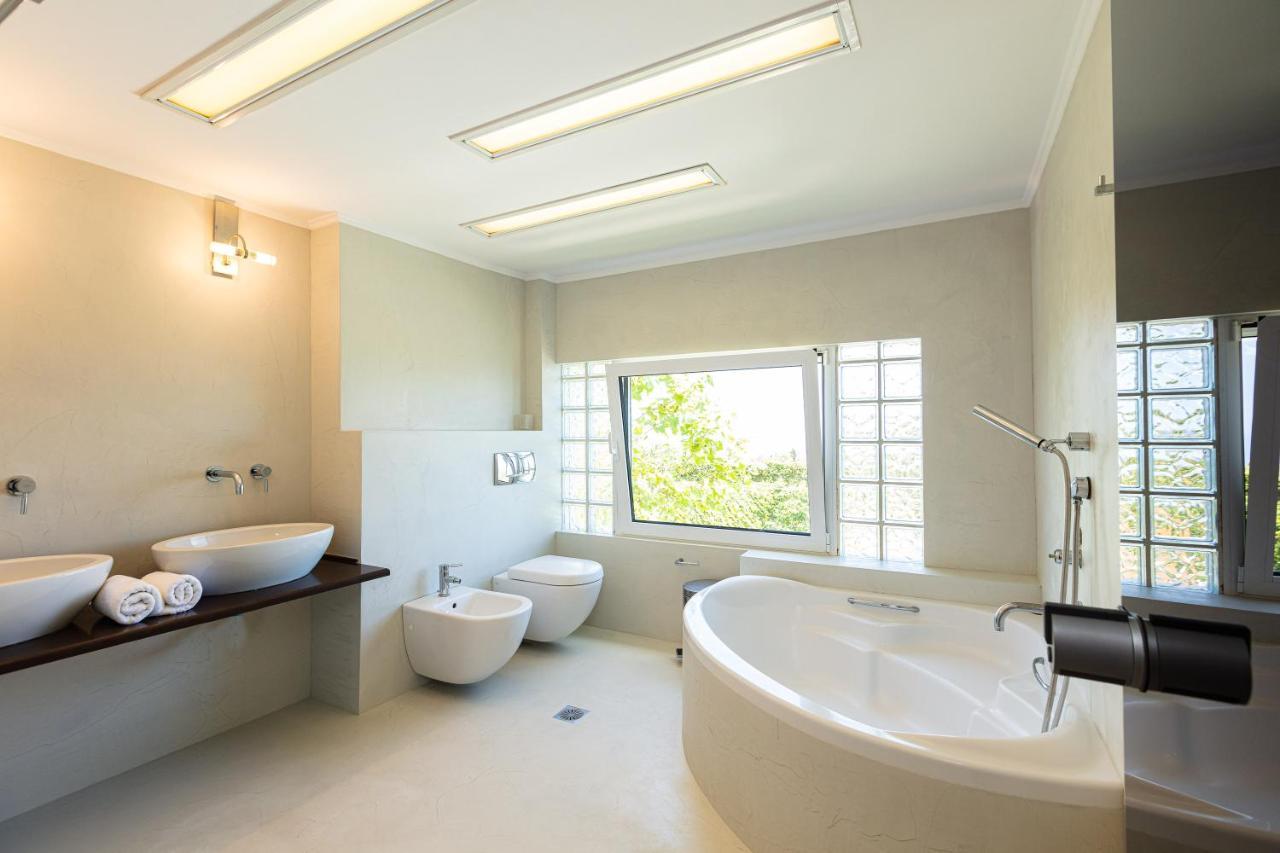 Thetree Villa, With Heated Pool & Spa Whirlpool Gallos Exterior photo