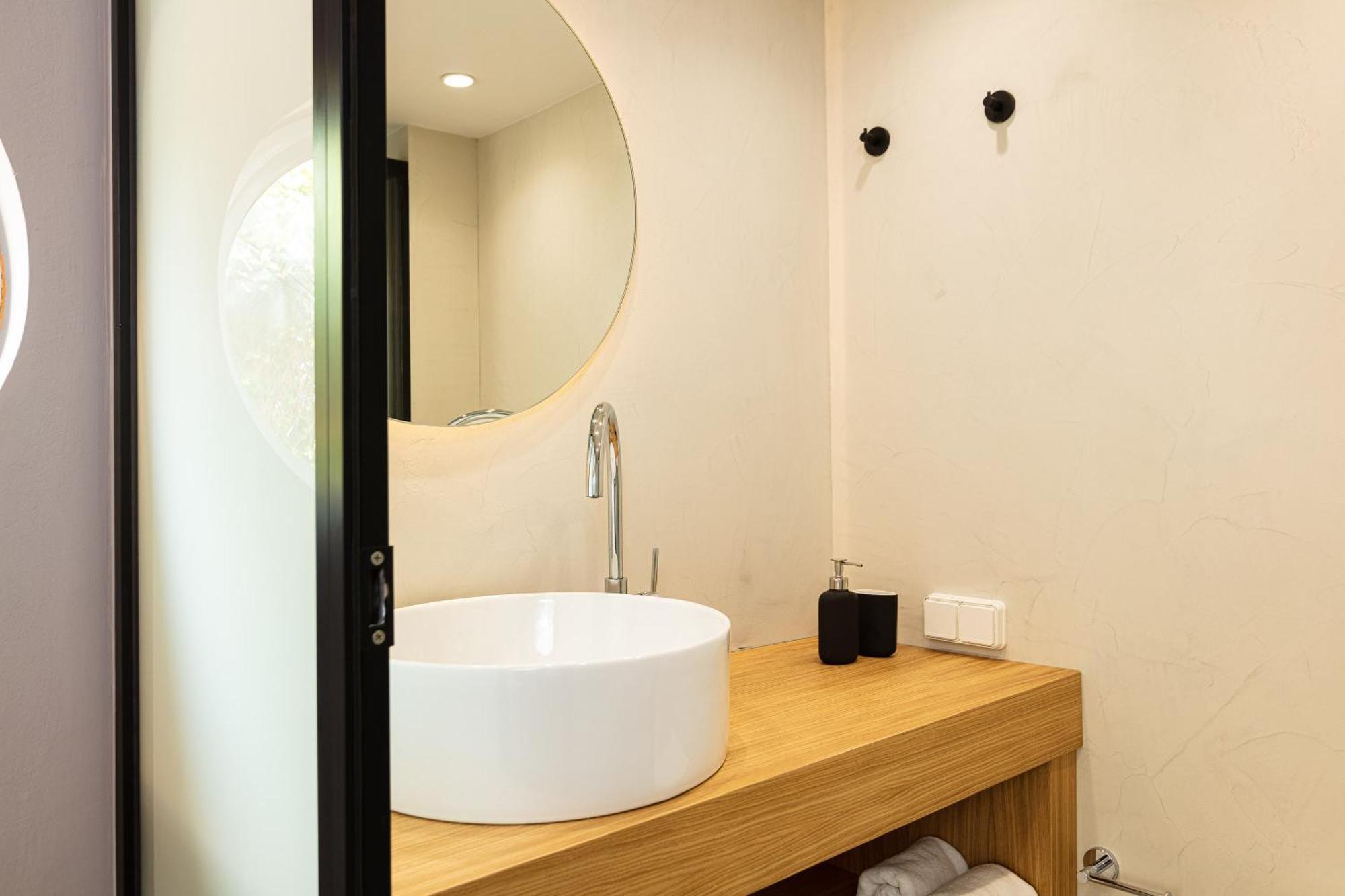 Thetree Villa, With Heated Pool & Spa Whirlpool Gallos Exterior photo